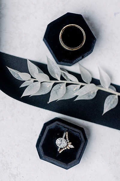 Black theme wedding rings