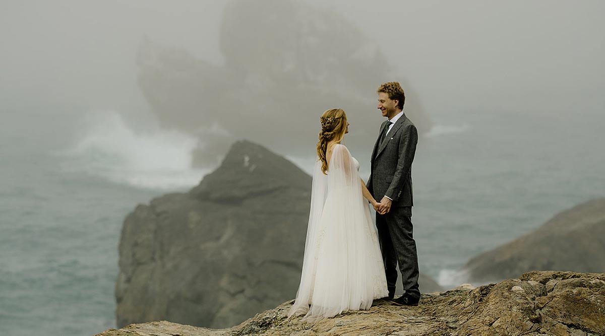 Hannah and Jared posing near the ocean