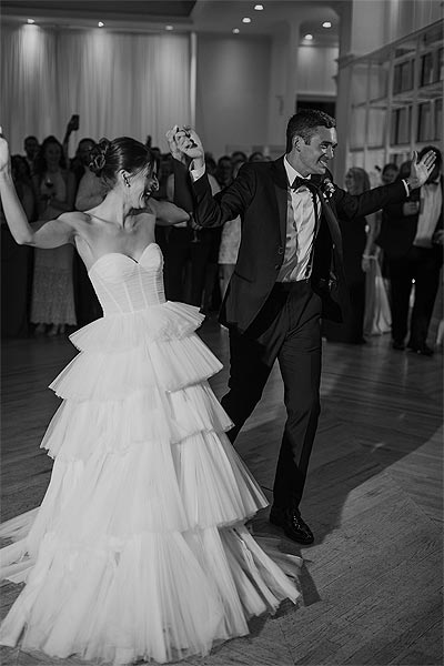 Rachel and Greg dancing