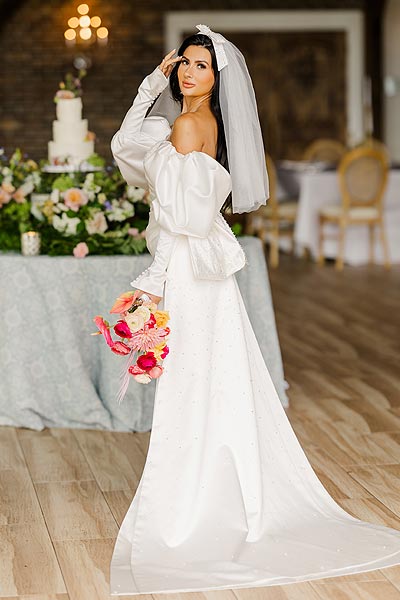 Veronica's dress features a Juliet sleeve style